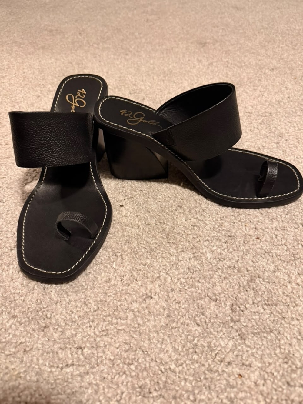 42 GOLD Black Leather Toe-Ring Block Heel Mules